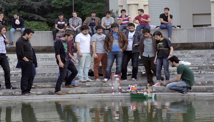 Kampüste "insansız savaş gemileri"