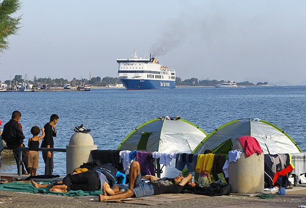 Hayatlarını mülteci olmak için tehlikeye atıyorlar