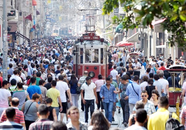 Erkek nüfusundaki artış sürüyor
