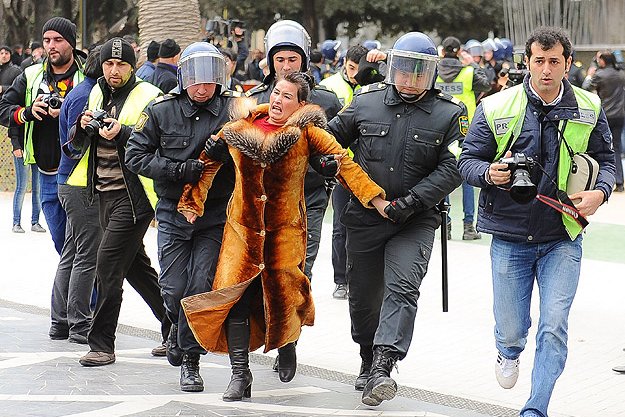 Protestolar gözleri Azerbaycan'a çevirdi