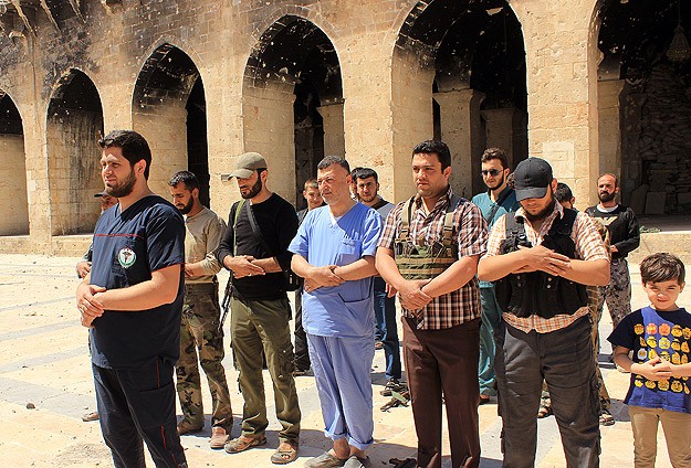 Emevi Camii'nde gıyabi cenaze namazı