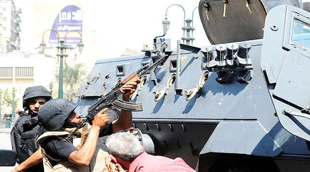 Mursi'nin ve İhvan liderlerinin evine baskın