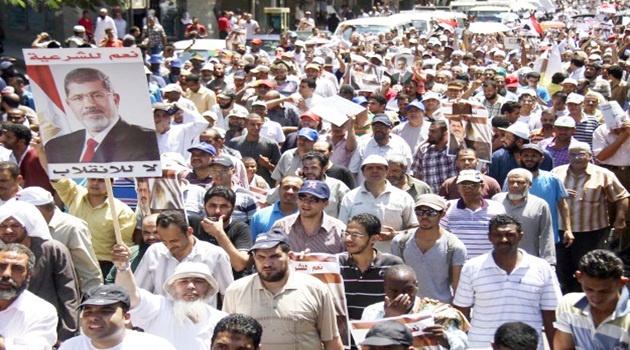 Mısır'da "askeri mahkeme" protestosu