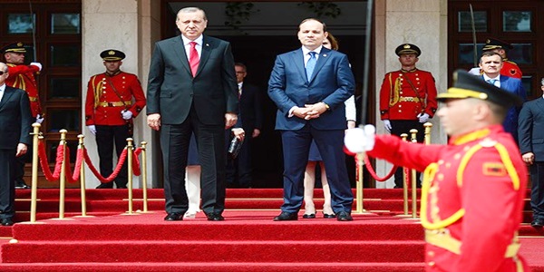 Erdoğan Arnavutluk'ta resmi törenle karşılandı