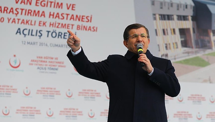 Davutoğlu: Devletin yanında yer almanız, teröristlere büyük bir ders olmuştur