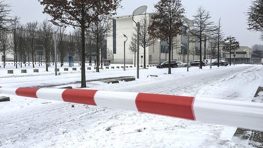 Almanya'da Başbakanlık binası çevresinde şüpheli paket alarmı