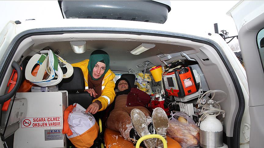 Hamile kadına paletli ambulansla ulaşıldı