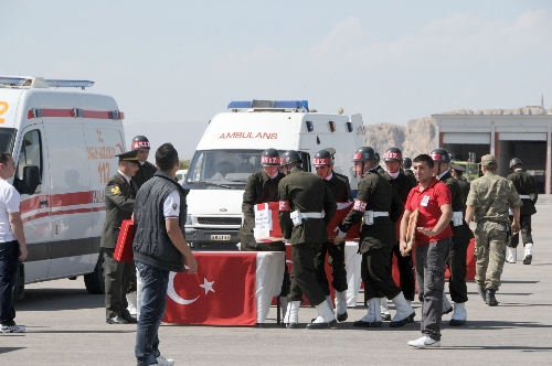 Şehit 6 asker için Van'da hüzünlü tören düzenlendi