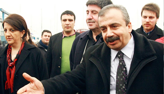 Kandil mektubunu Sırrı Süreyya Önder götürdü
