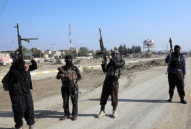 Tabka Askeri Havaalanı IŞİD'in kontrolüne geçti