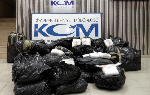 Diyarbakır'da yarım ton esrar ele geçirildi