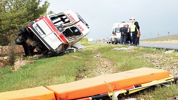 Ambulans şoförleri "izinsiz" yargılanabilecek