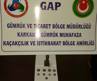 Suriyeli bayanın çantasından tarihi eser çıktı