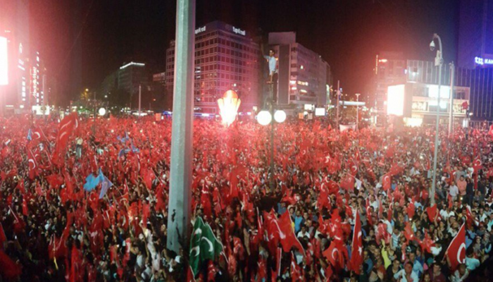 Milyonlar meydanlarda