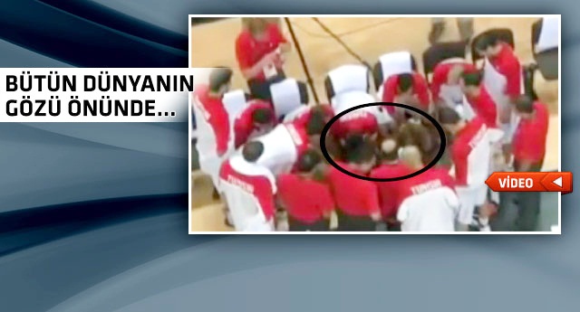 Tunuslu koçtan sporcusuna tokat!