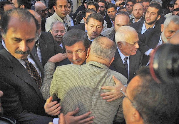 Davutoğlu gözyaşlarını tutamadı