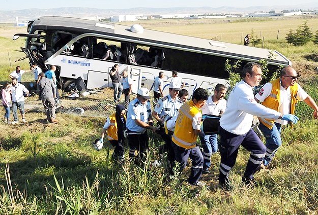 Ankara'da trafik kazası: 1 ölü, 27 yaralı