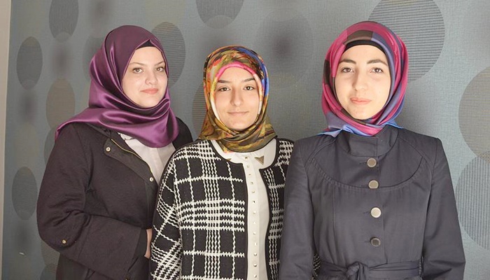 Lise öğrencileri İstiklal Marşı'nı işaret diliyle seslendirdi