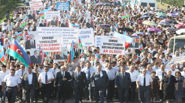 Azerbaycan'da 10 binler Ağdam için yürüdü
