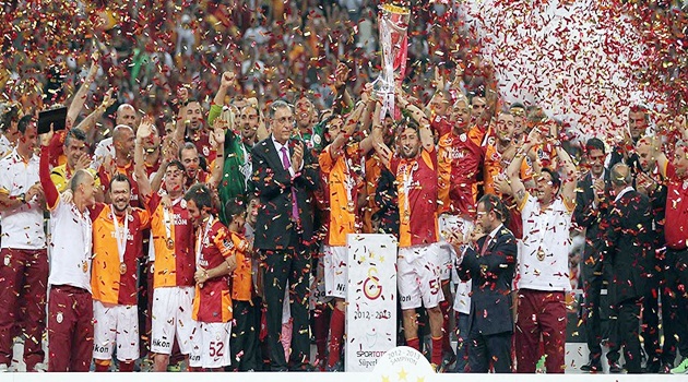 Şampiyon Galatasaray, kupasını aldı