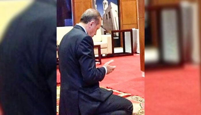Somali'de cami cemaatine müezzinliği Erdoğan yaptı