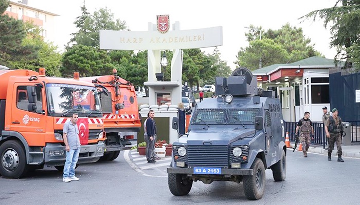 Harp Akademileri'ne düzenlenen operasyonda 40 asker gözaltında