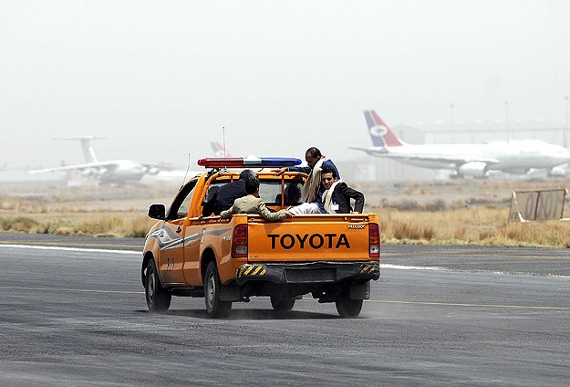 El-Kaide Yemen'de Reyan Havaalanı'nı ele geçirdi