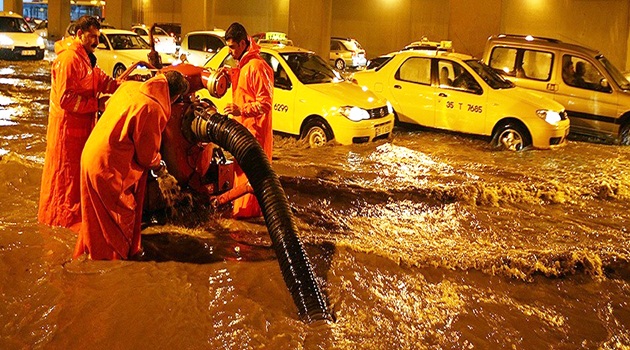 İzmir yağmura teslim