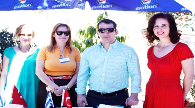 Atina'da sefireler, kimsesiz çocuklar için yemek sattı