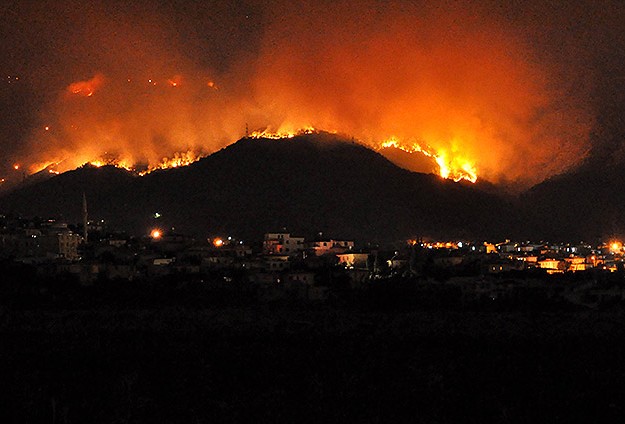 Hatay'daki orman yangını sürüyor