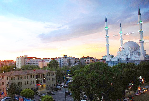 İftarda iki kez ezan okunuyor