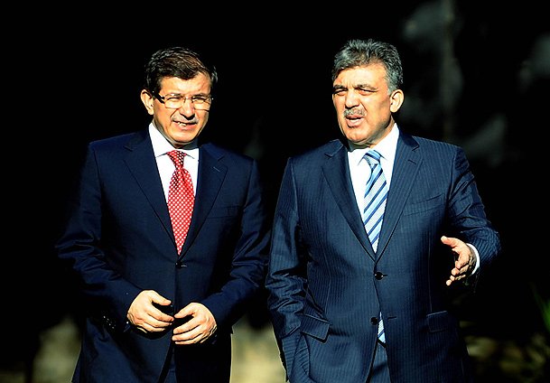 Gül Davutoğlu'nu kabul etti
