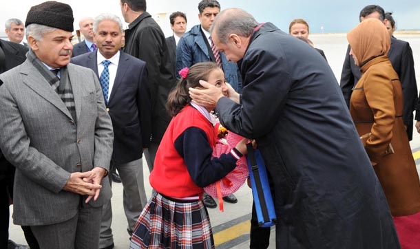Başbakan Erdoğan Van'a bakanlarla çıkarma yaptı