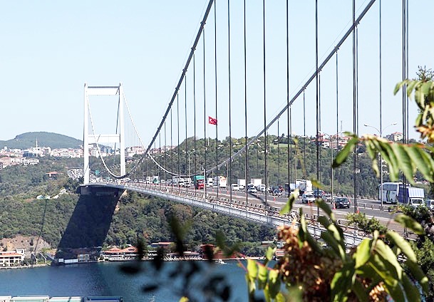 FSM çıkışında minibüs yandı