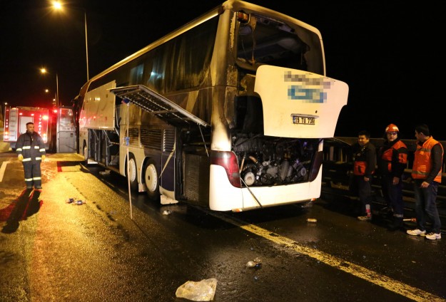 Tem otoyolunda yolcu otobüsünde yangın