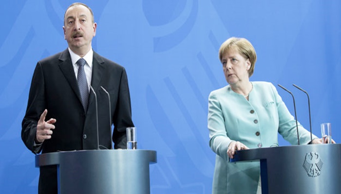 Aliyev, Merkel'in yüzüne karşı söyledi