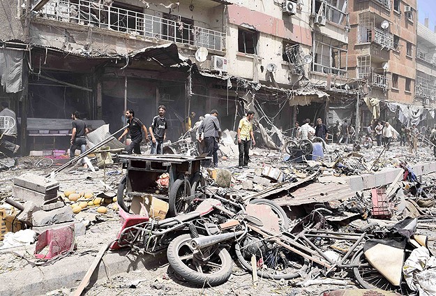 Duma'da pazar yerine bombalı saldırı: 67 ölü