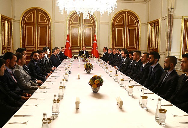 Cumhurbaşkanı Erdoğan takım kaptanları ile buluştu