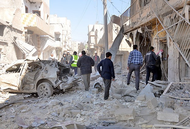 Esed "varil bombasıyla" saldırdı: 61 ölü