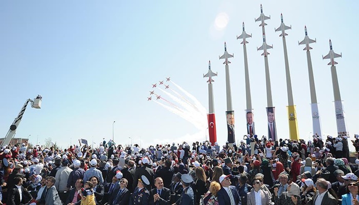 Türkiye'nin havacılık temalı en büyük parkı gösteriyle açıldı