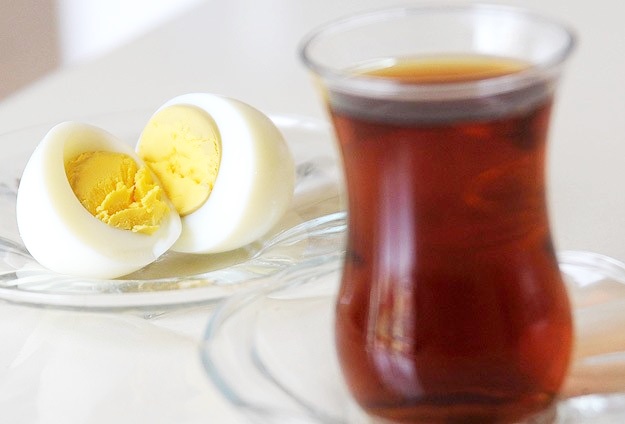 "Kahvaltıda yumurtanın yanında çay içmeyin"