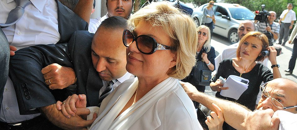 Çiller ifade için adliyede