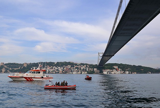 İstanbul Boğazı'nda sürat teknesi battı