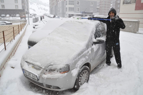 Yozgat güne karla uyandı