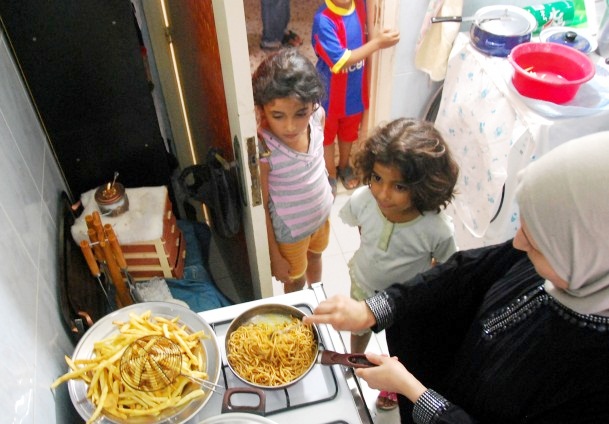 Ezan sesiyle bomba sesi birbirine karışıyor