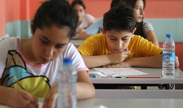 Merkezi sınavlara katılamayan öğrenciler, mazeret sınavına girdi