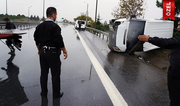 Kaza yapan banka aracı polisi alarma geçirdi