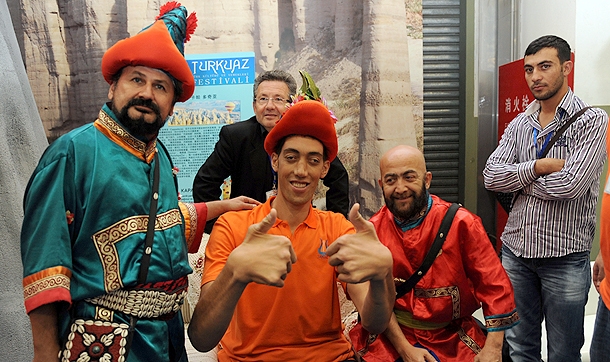Dünyanın en uzun adamı Sultan Kösen, evlilik tarihini Çin'de açıkladı
