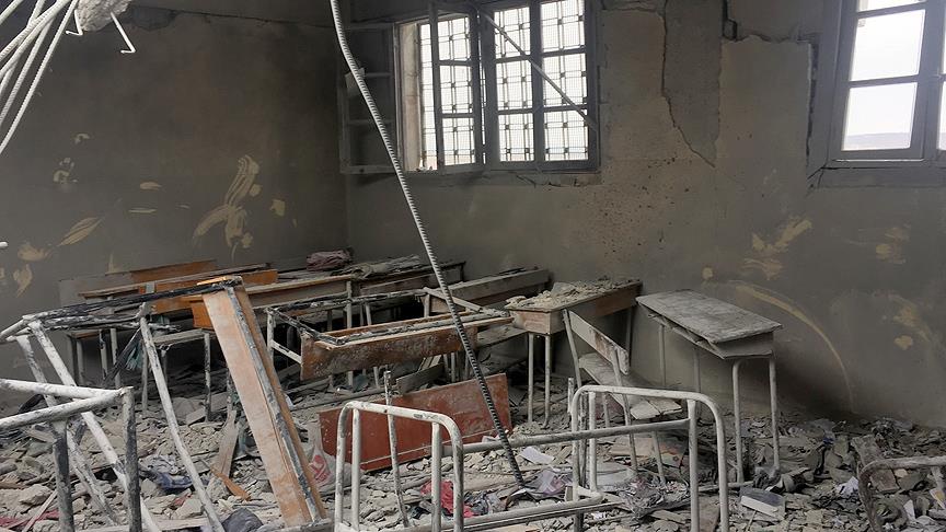 Rus uçakları Halep'te okula saldırdı: 17 ölü