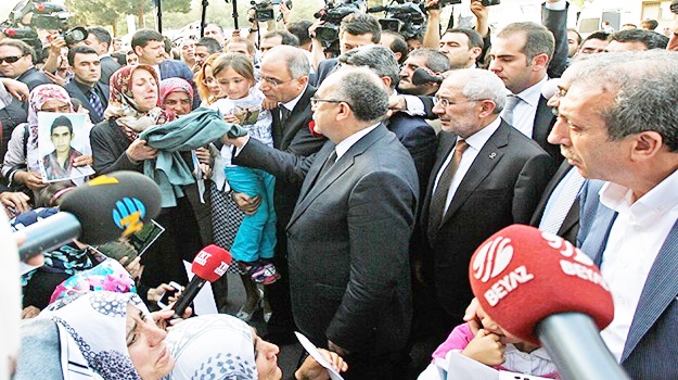 Bakanlardan ailelere ziyaret